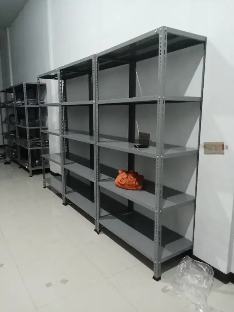 Rak besi susun serbaguna