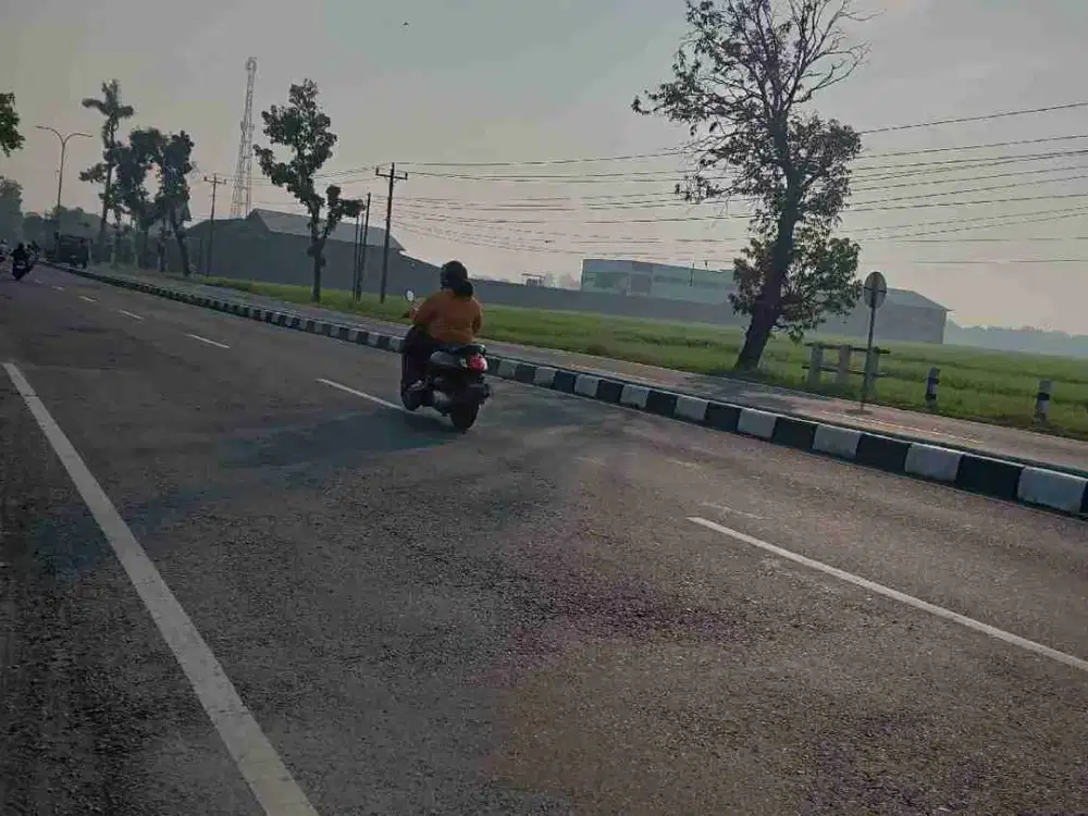 tanah pinggir jl nasional dekat exit tol Sragen Jawa Tengah