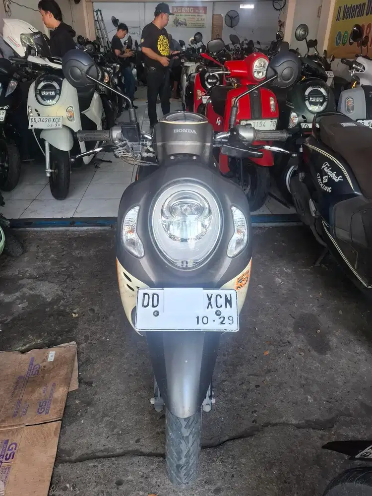Honda Scoopy  2024 cokelat