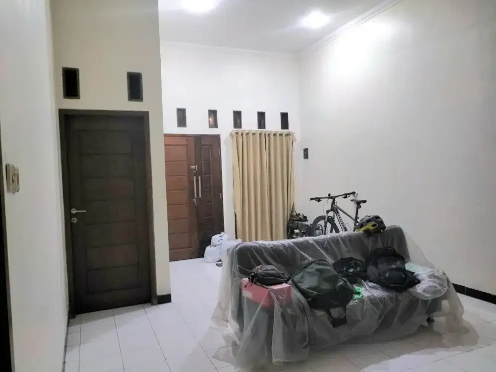 Rumah Luas 200M Jual dengan Harga Miring di Barata Harapan Jaya