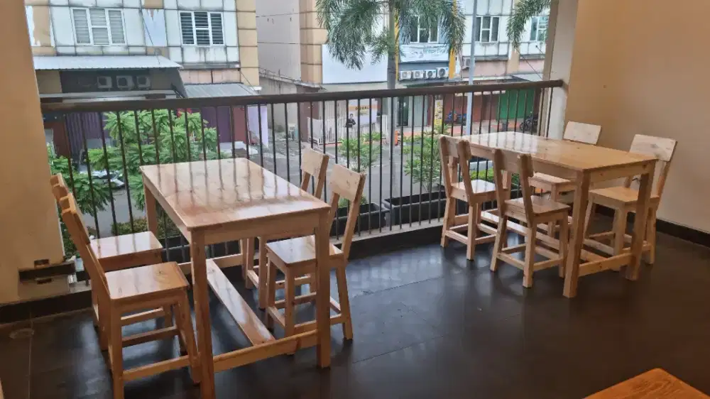 Waitress Restoran - masuk kerja setelah Lebaran