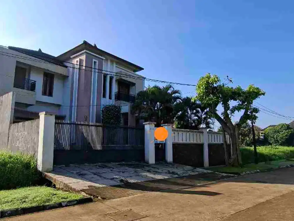 Rumah Besar Hadap Taman luas Di Kemang Pratama
