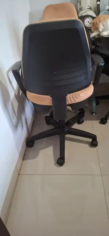 Kursi putar bisa naik turun