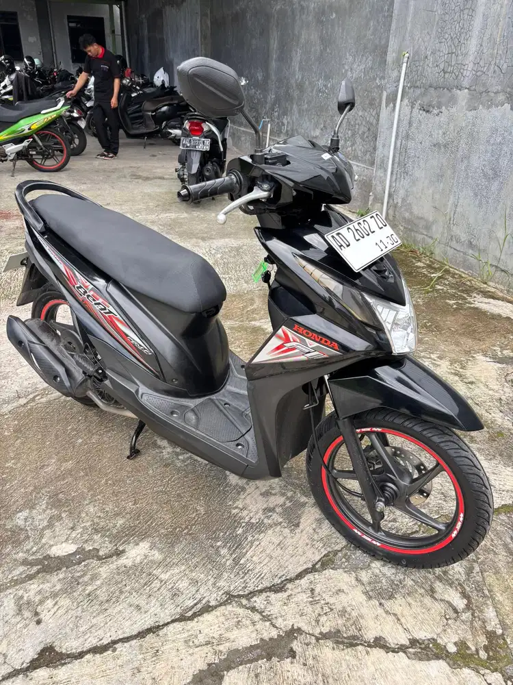 BEAT FI HITAM TAHUN 2015