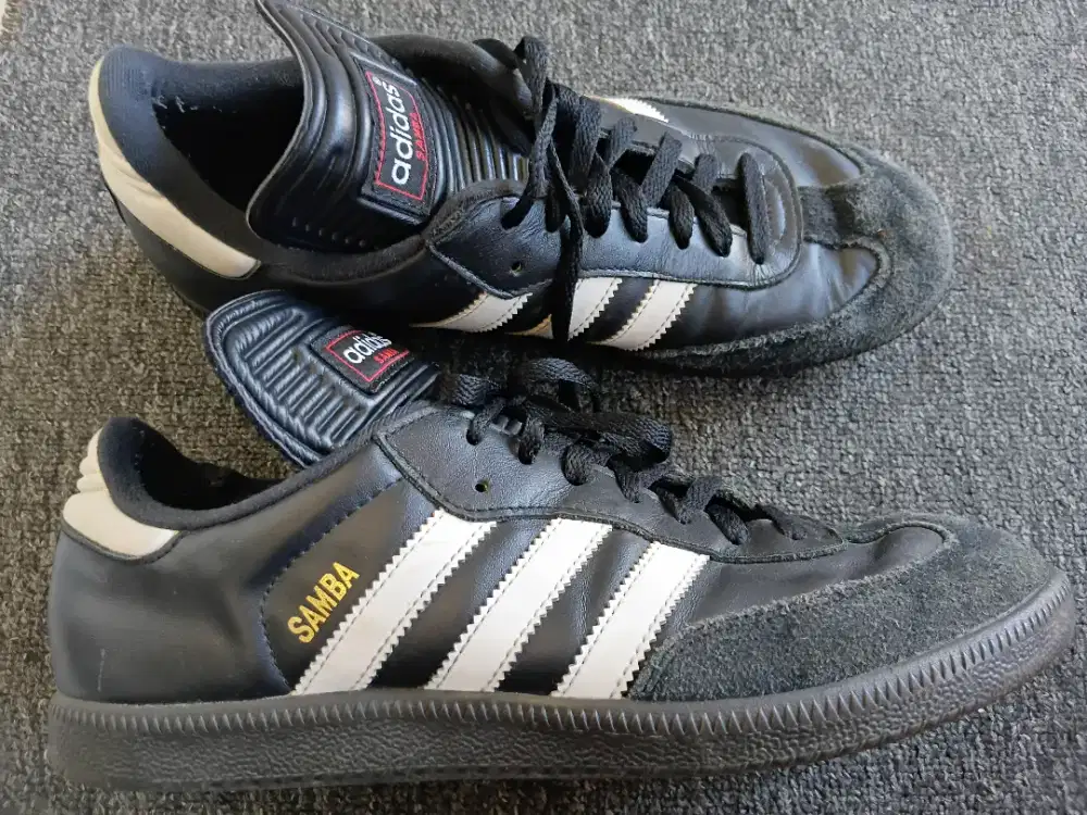 Sepatu adidas samba classic