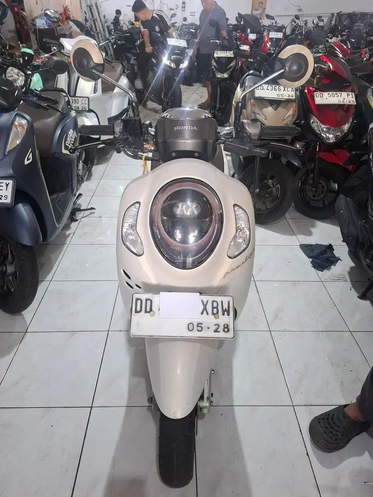 Honda Scoopy 2023 putih