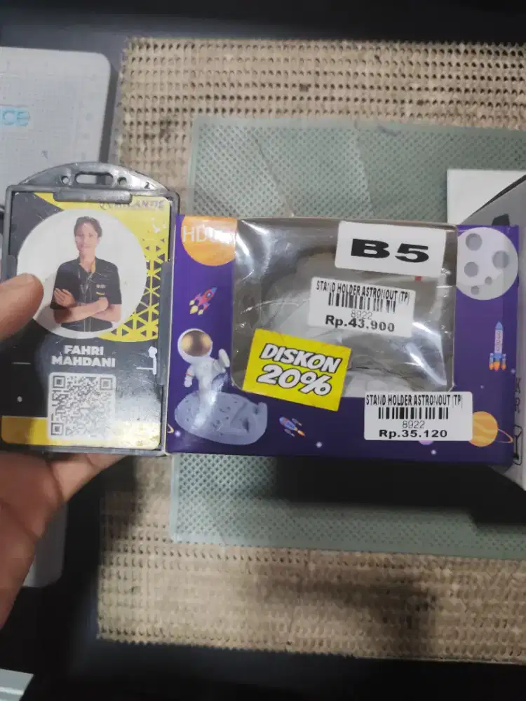 STAND HOLDER ASTRONOUT