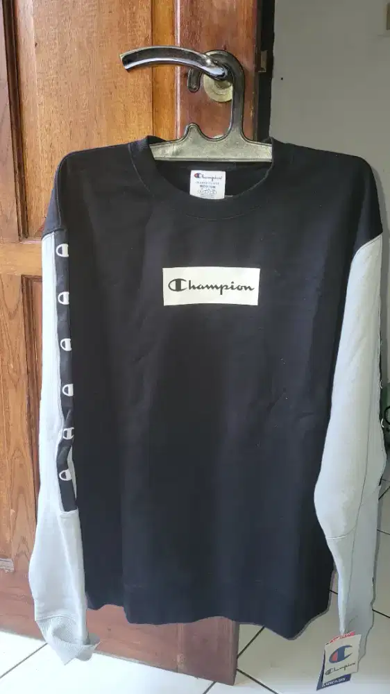 Sweater Champions BNWT murah
