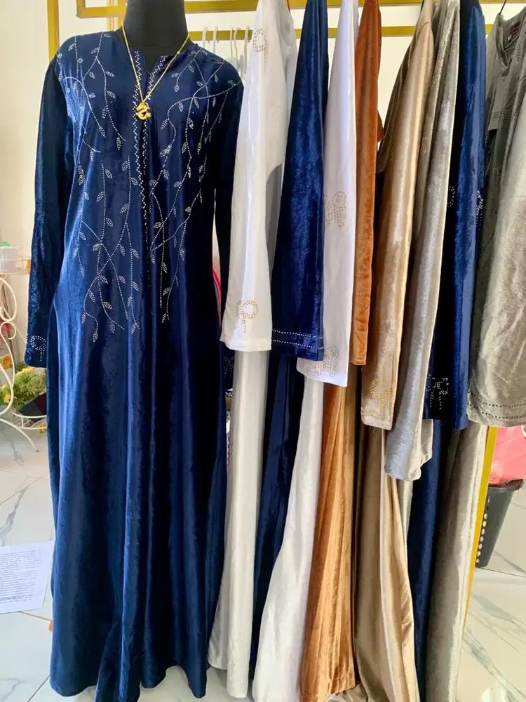 dijual rugi abaya velvet ready7 pcs bisa buat seragaman