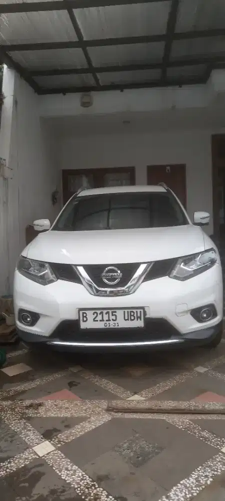 Nissan Xtrail 2.5 At  warna Putih thn 2015 akhir pemkaian 2016