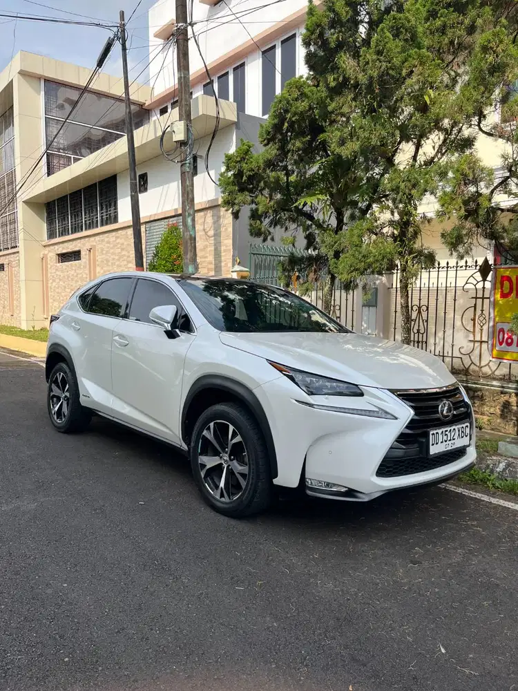 Lexus NX300h Hybrid 2015