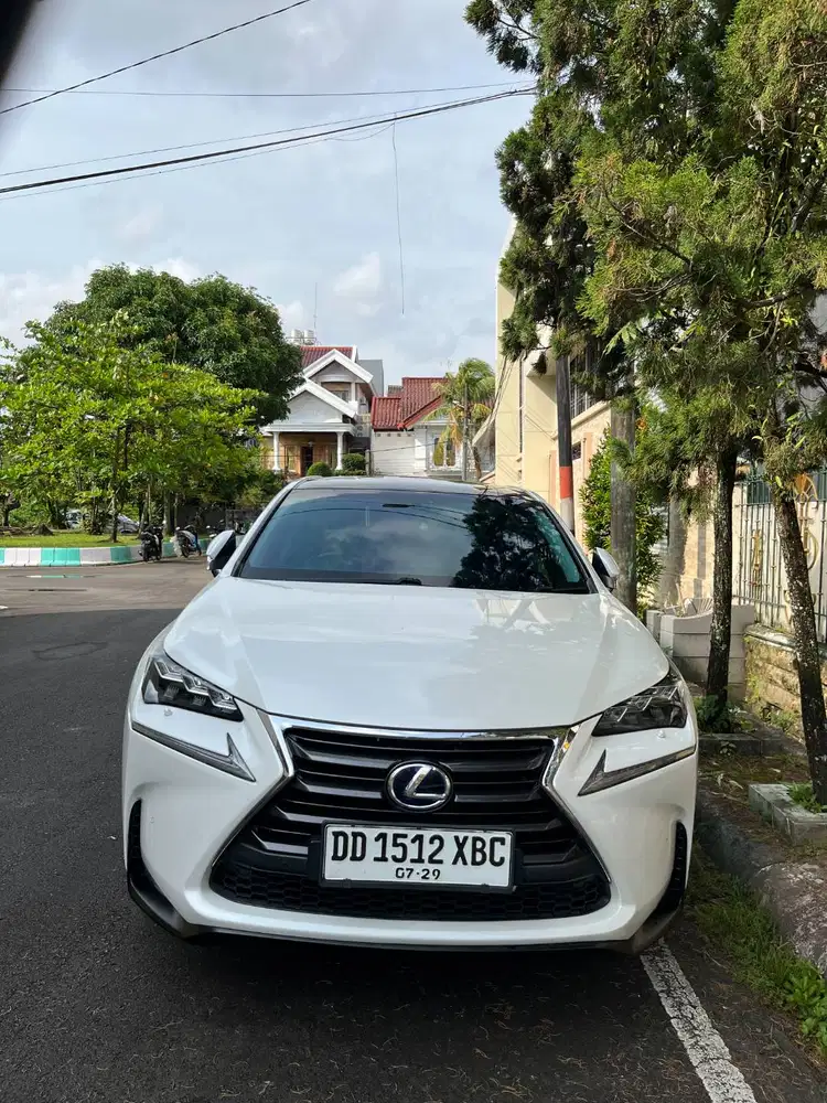 Lexus NX300h Hybrid 2015