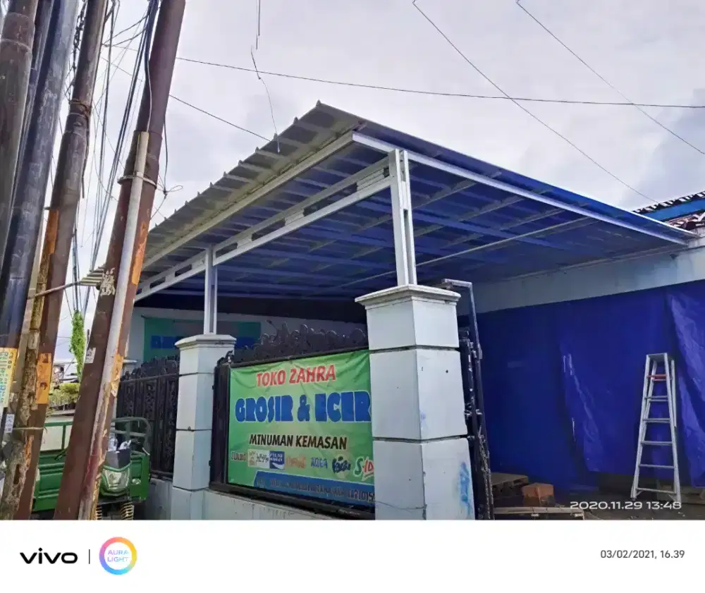 Tukang pasang baja ringan