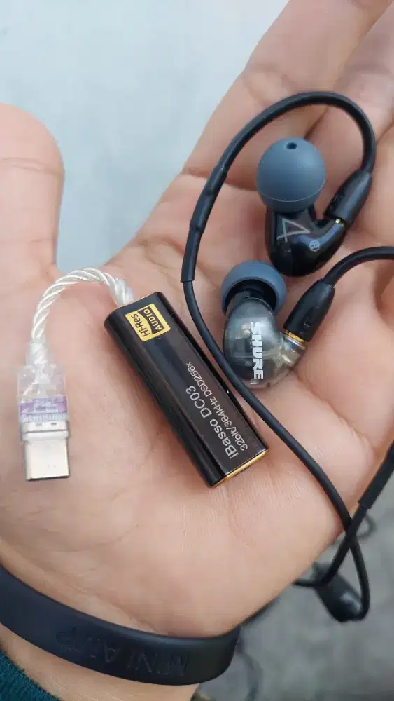 Di jual Shure Earphone AONIC 4 original + Hi-Res audio