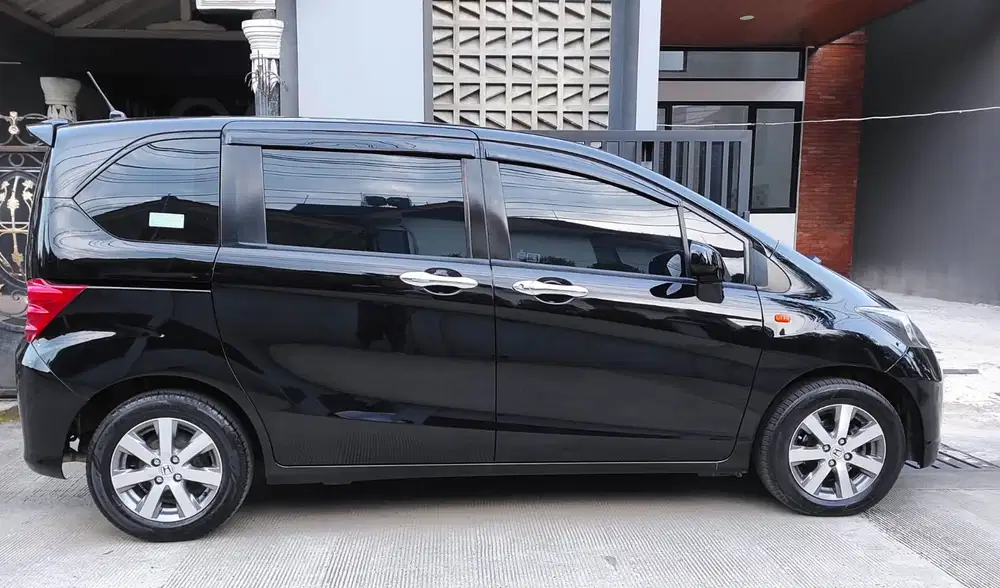 Honda Freed 2009 Bensin