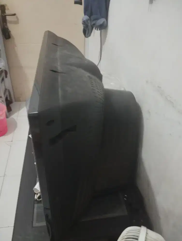 Dijual televisi merk LG second 20 inch