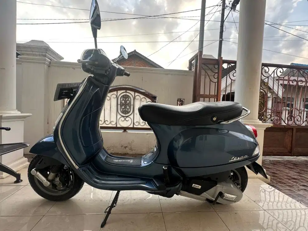 dijual vespa LX iget 125, warna cantik