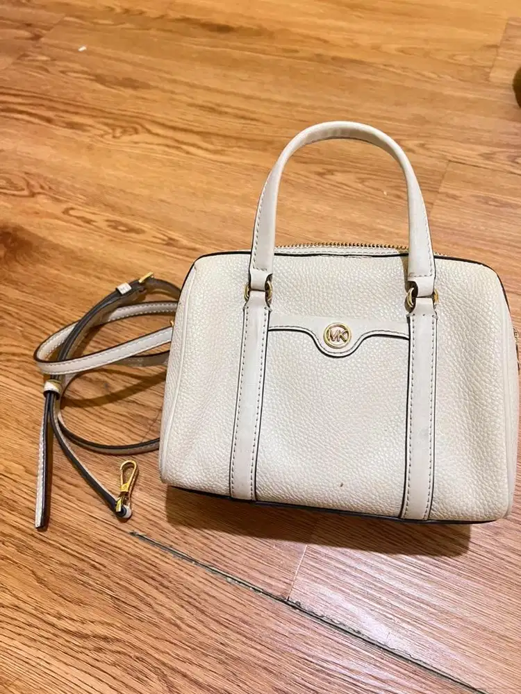 Preloved Michael Kros travell small duffle crossbody light cream