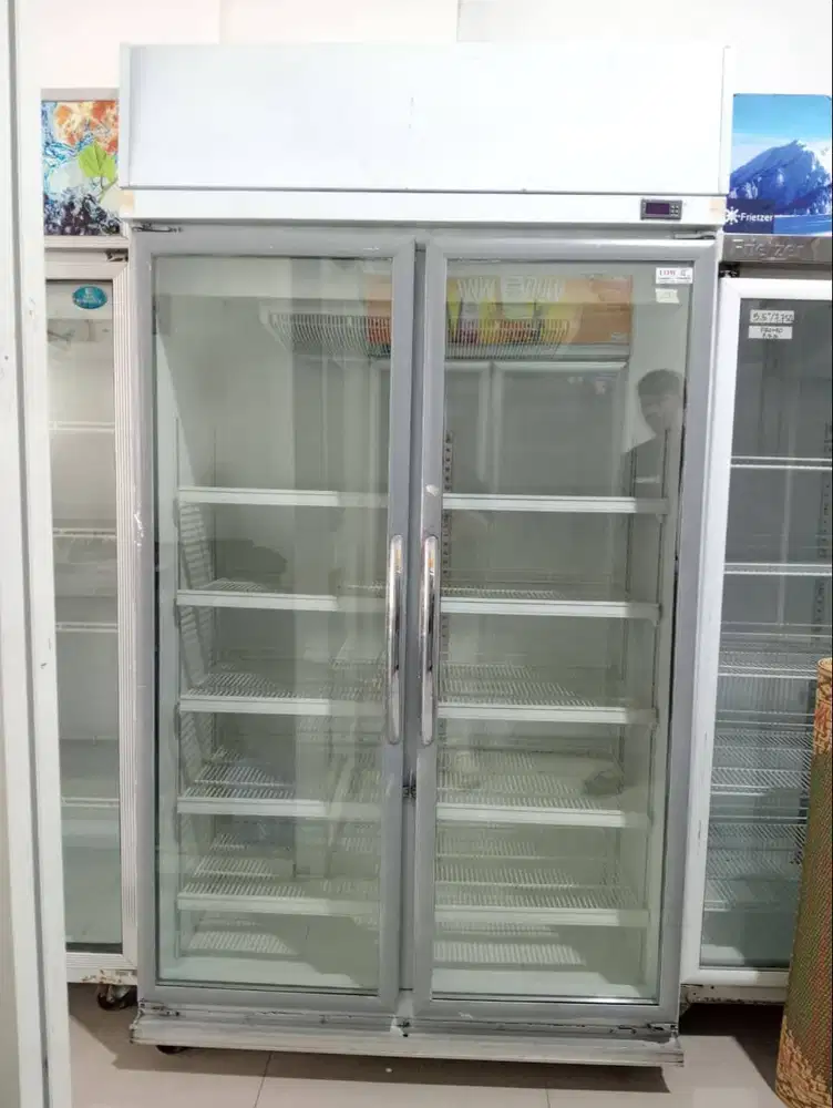 Showcase bekas murah merk GEA 1000L normal siap pakai