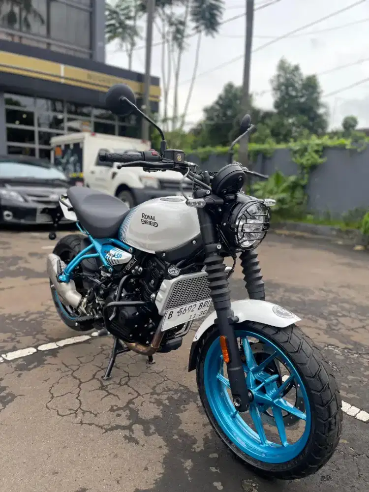 Royal enfield Guerilla 450 Brava Blue 2025