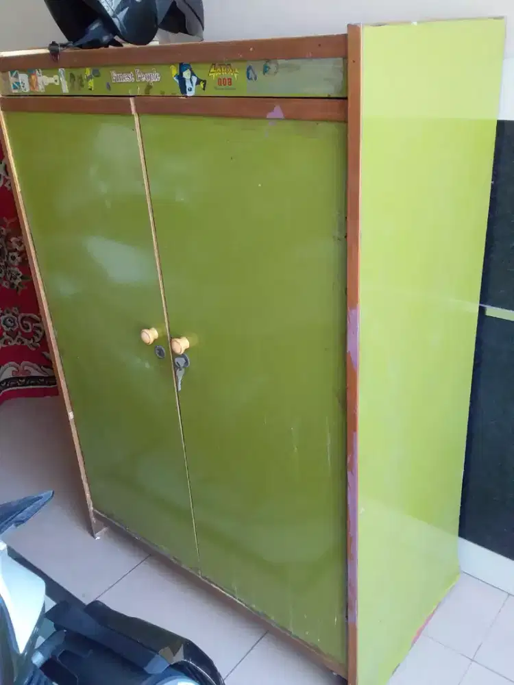 Lemari Baju Kayu