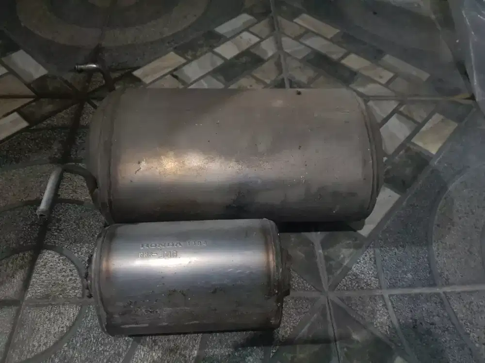 Tabung knalpot mobil