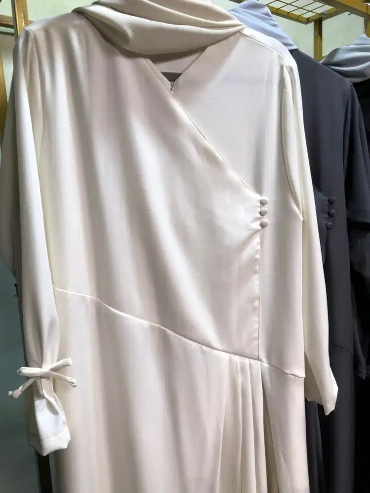 Gamis Syari 1 Set Elegan dan Simple