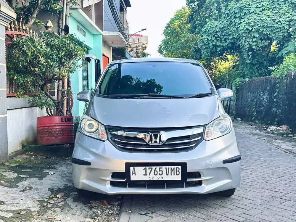 Freed type S ( SD ) matic 2012