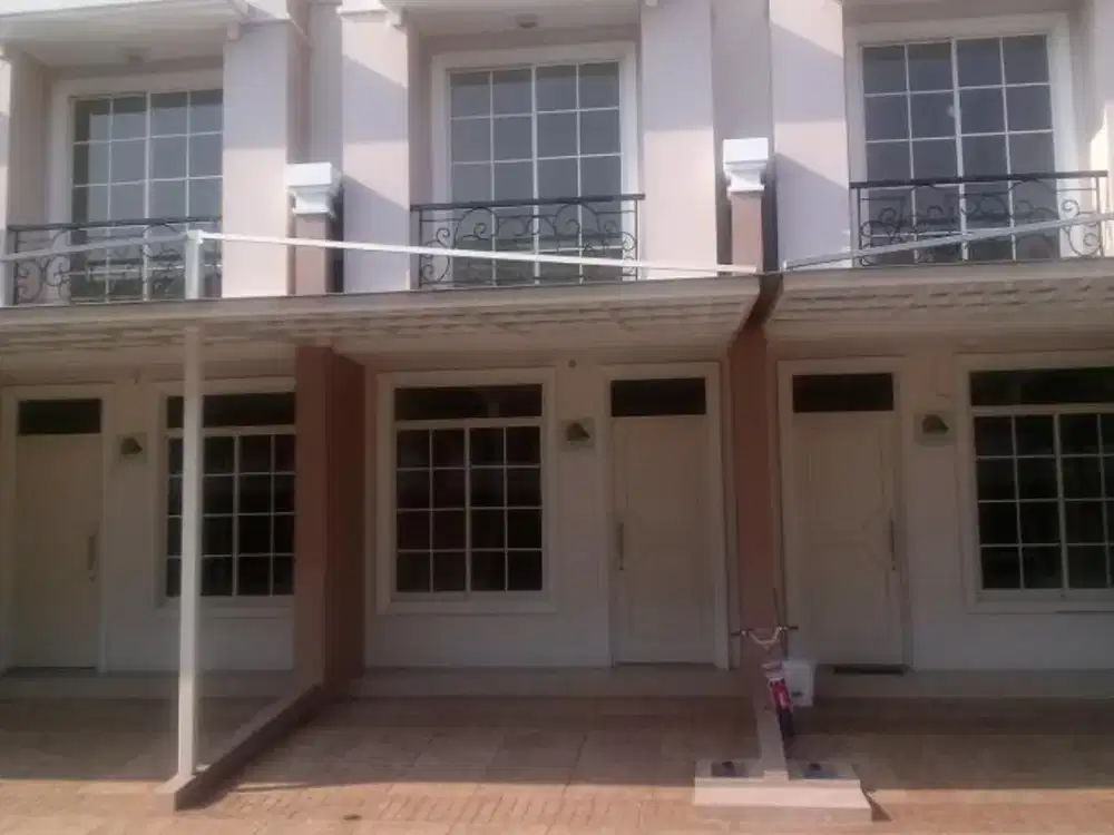 Disewakan Rumah Green Lake City, West Europe (4x12m) Kosongan