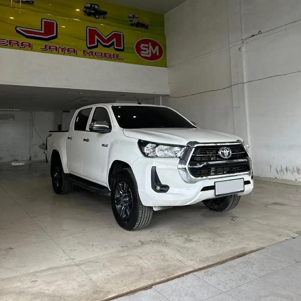 TOYOTA HILUX 2.4 G DC 4X4 MT (2022)