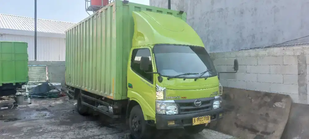 Hino dutro 130 MDLong bok 26 kubik siap pakai