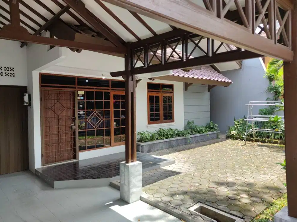 Disewakan Rumah Siap Huni Semi Furnished Batununggal Indah