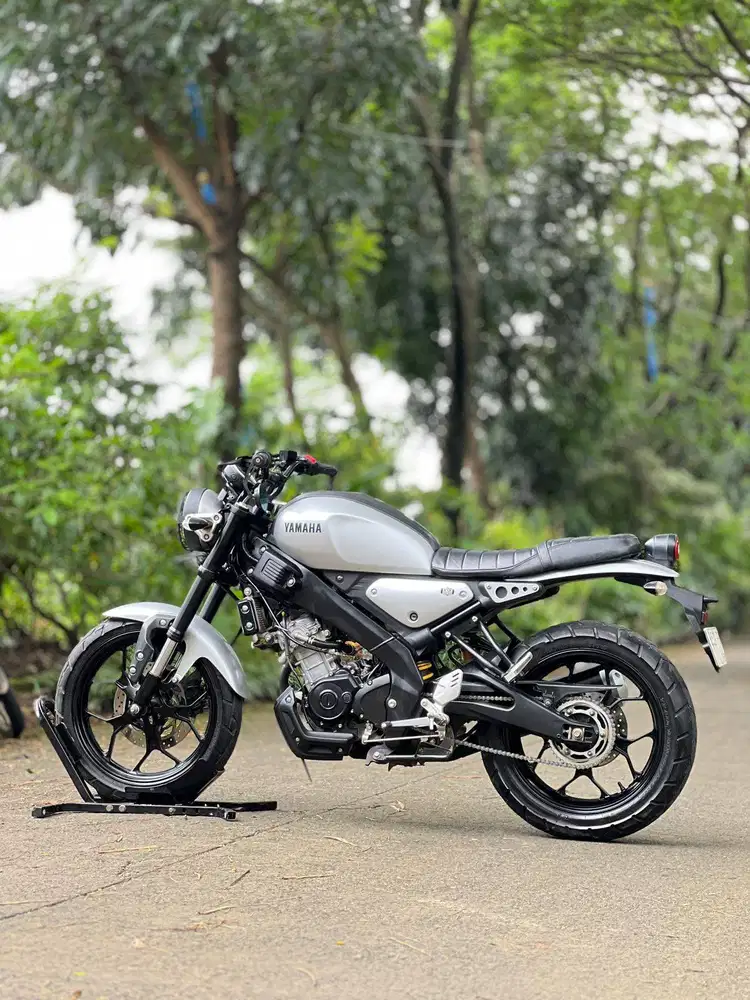 YAMAHA XSR 155 2023 SILVER KM RENDAH PAJAK PANJANG SIAP JALAN