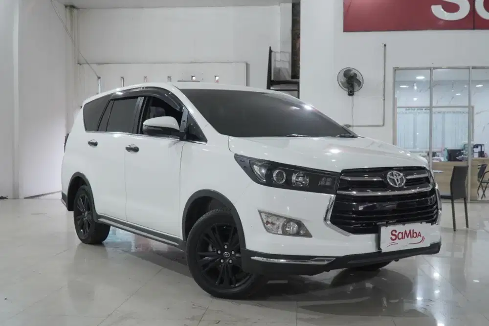 TOYOTA INNOVA VENTURER 2.0 AT 2018 PUTIH KM 85RB GARANSI MESIN 1TH ERA