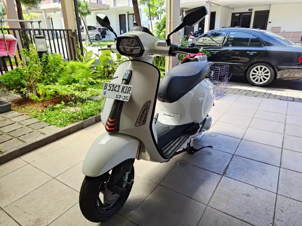 Vespa Sprint S iGet ABS 2025 White Innocente