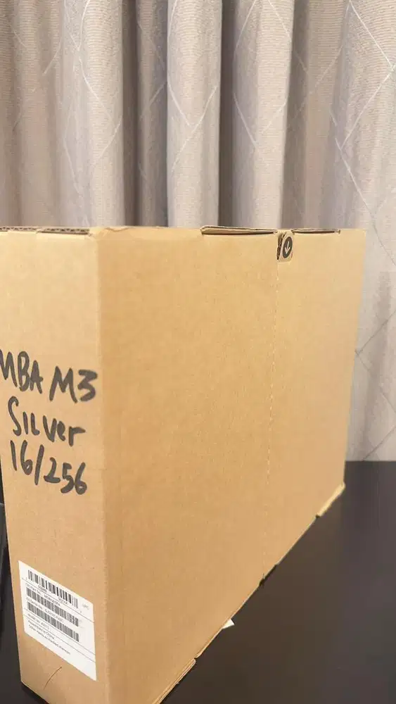 Dijual Macbook Air M3 Silver Baru