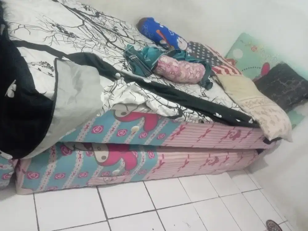 Kasur single double bad character