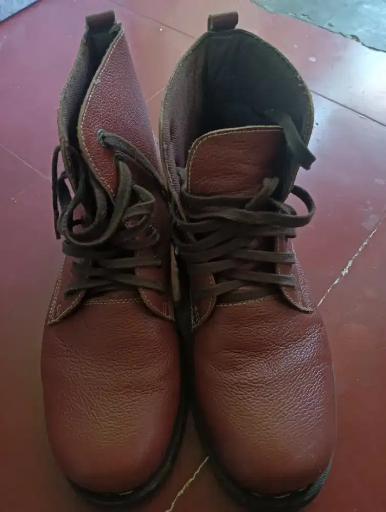 Di jual sepatu boots, size 43,44 like news