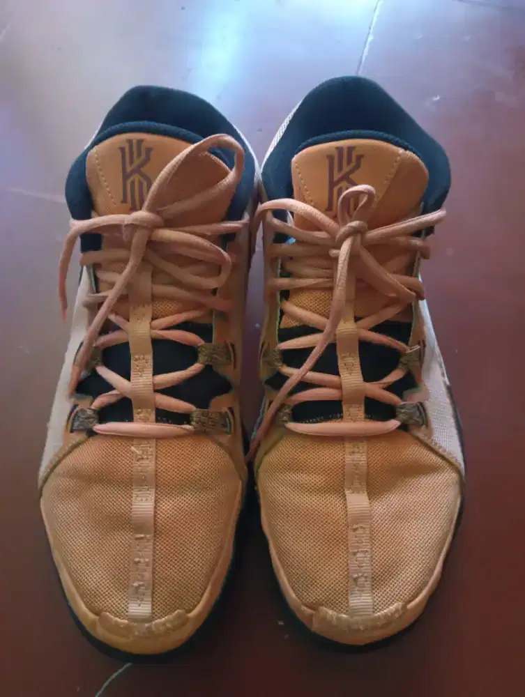 Di jual sepatu basket size 44 like new