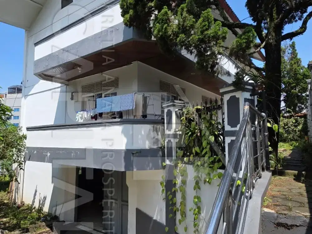 RUMAH TINGGAL DI CIPAGANTI PERMAI BANGUNAN KOKOH  HITUNG TANAH