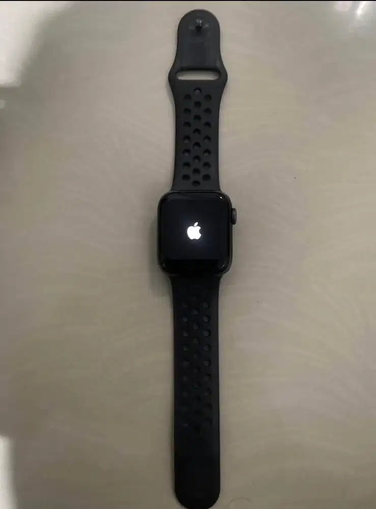 A pple watch series 5 Nike