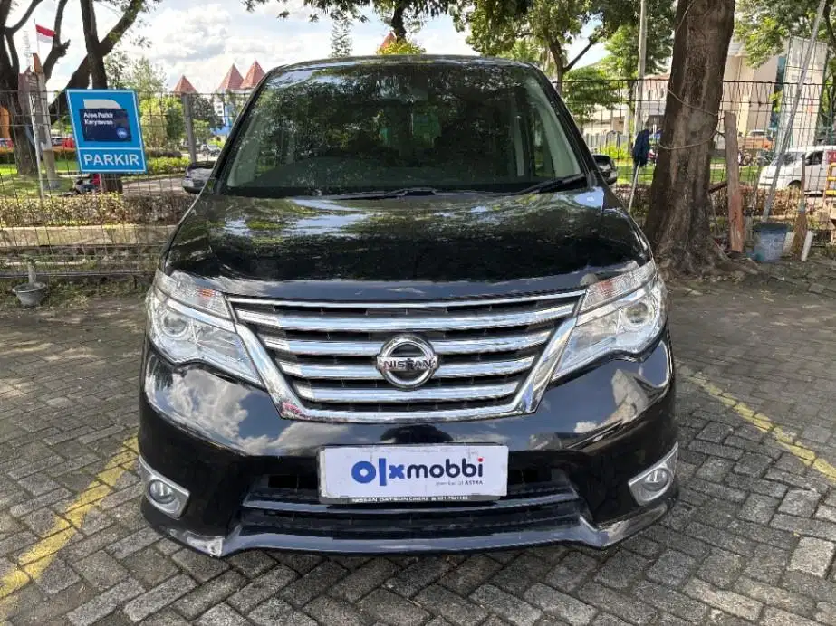 LOW DP Nissan Serena 2.0 Highway Star Bensin-AT 2017 ZMN