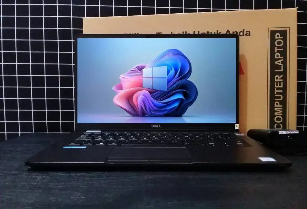 Laptop Core i5 Gen8 TouchScreen Fulzet original mulus segel all normal
