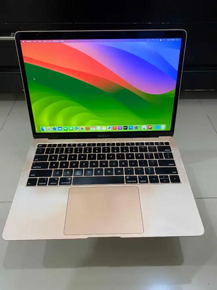 MacBook Air 2018 i5 • 16/128 GB
