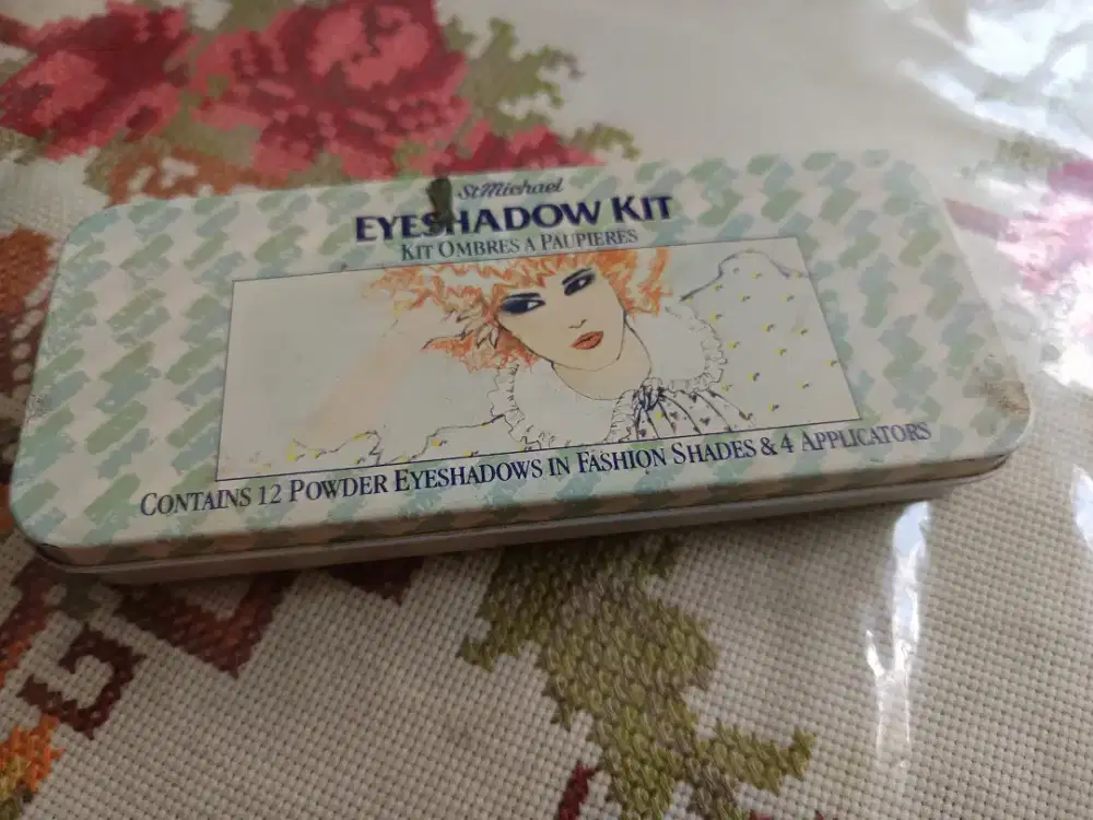 Kaleng  pensil  -    tempat  pensil