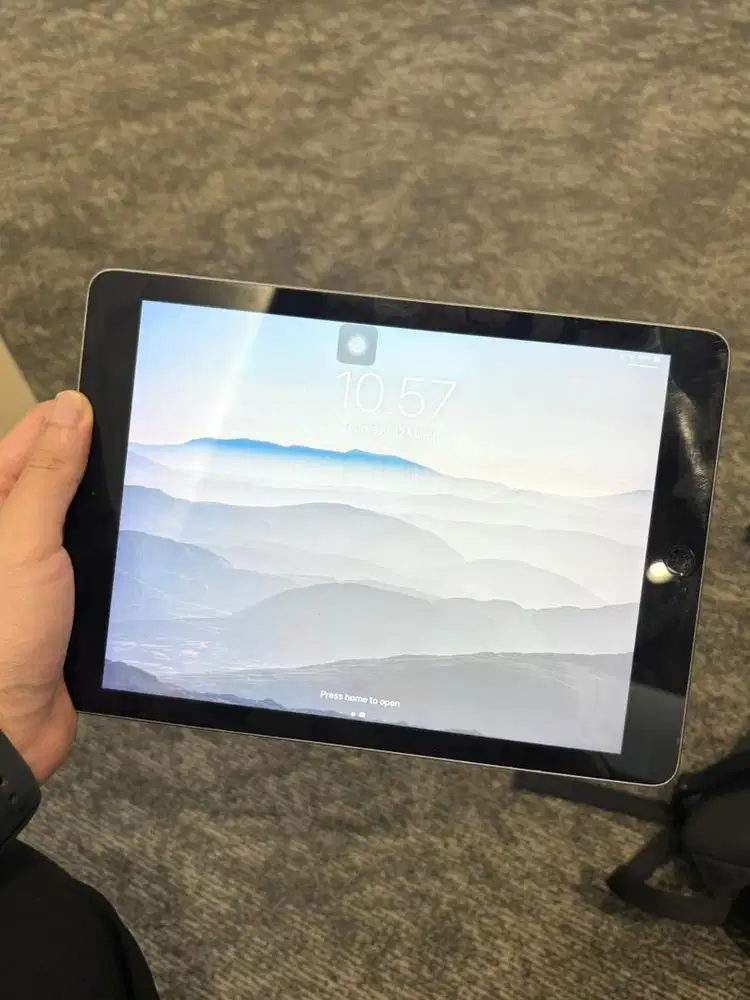 Ipad 6 th Generation 32GB bkn air pro