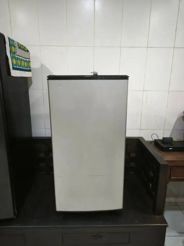 Kulkas 1 Pintu Aqua Kondisi bagus