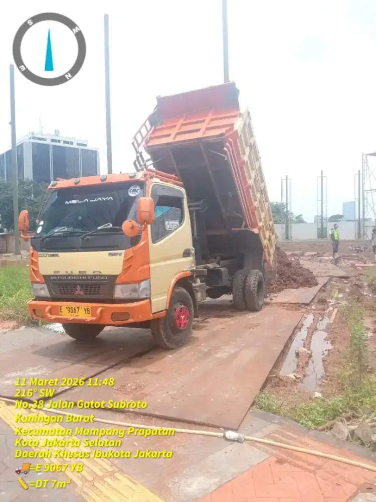 Sedia tanah campur tanah merah puing pengurugan angkut puing