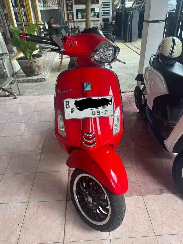 Di Jual Vespa Sprint 2022 - Merah Glosy