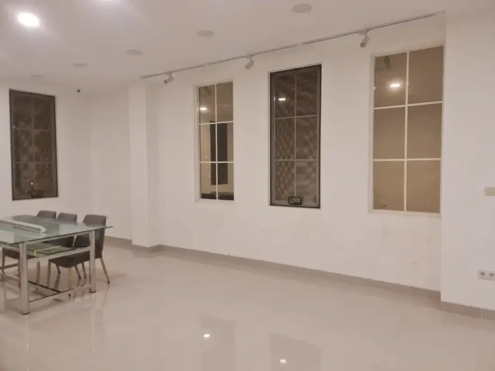 Disewakan Cepat Ruko Boston di Pik 2, Uk.5x15m2, Posisi Hoek